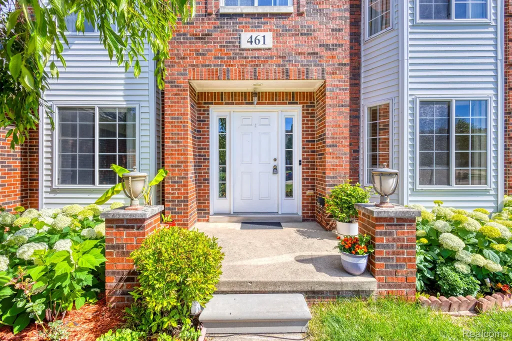 461 Tanner Drive Troy City MI 48085