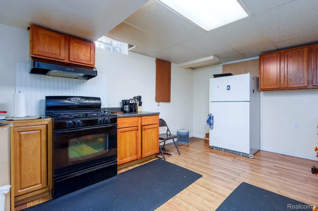 461 Tanner Drive Troy City MI 48085
