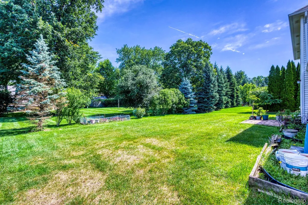 461 Tanner Drive Troy City MI 48085