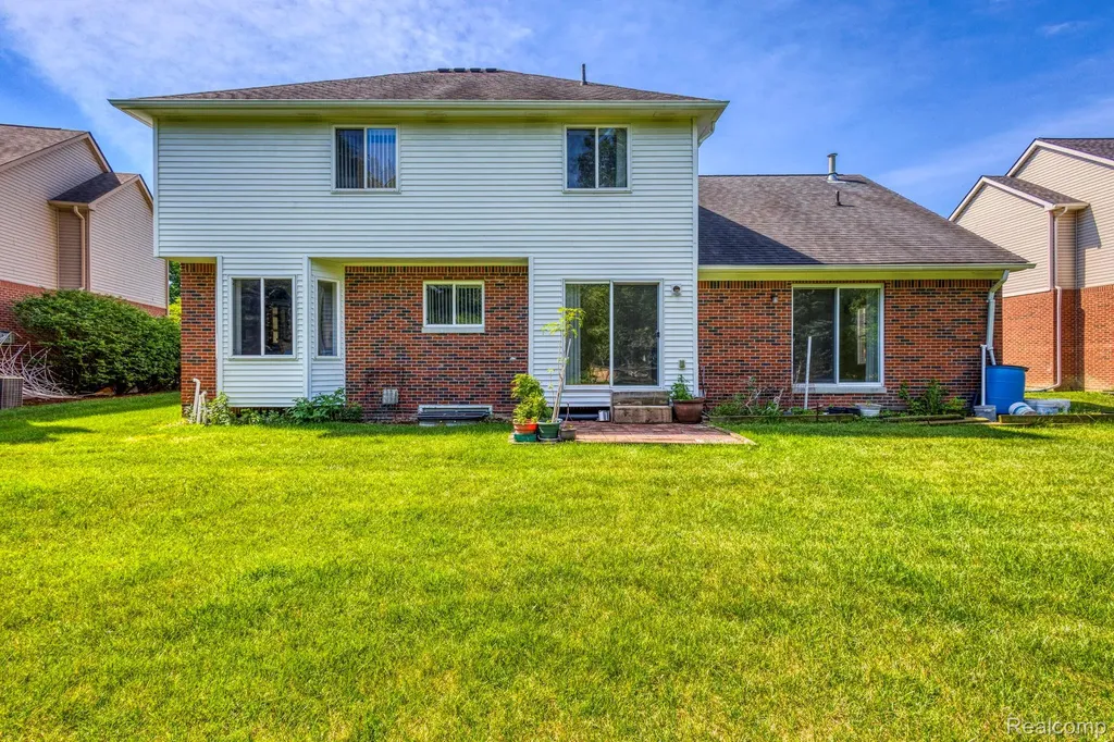 461 Tanner Drive Troy City MI 48085