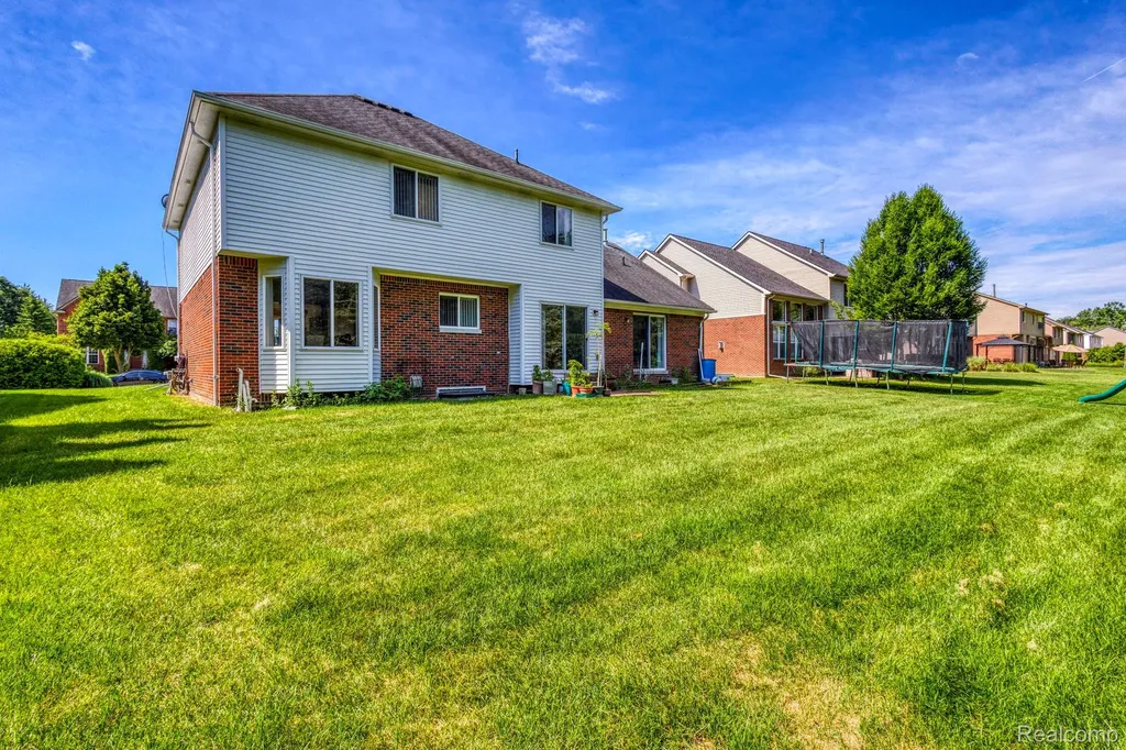 461 Tanner Drive Troy City MI 48085