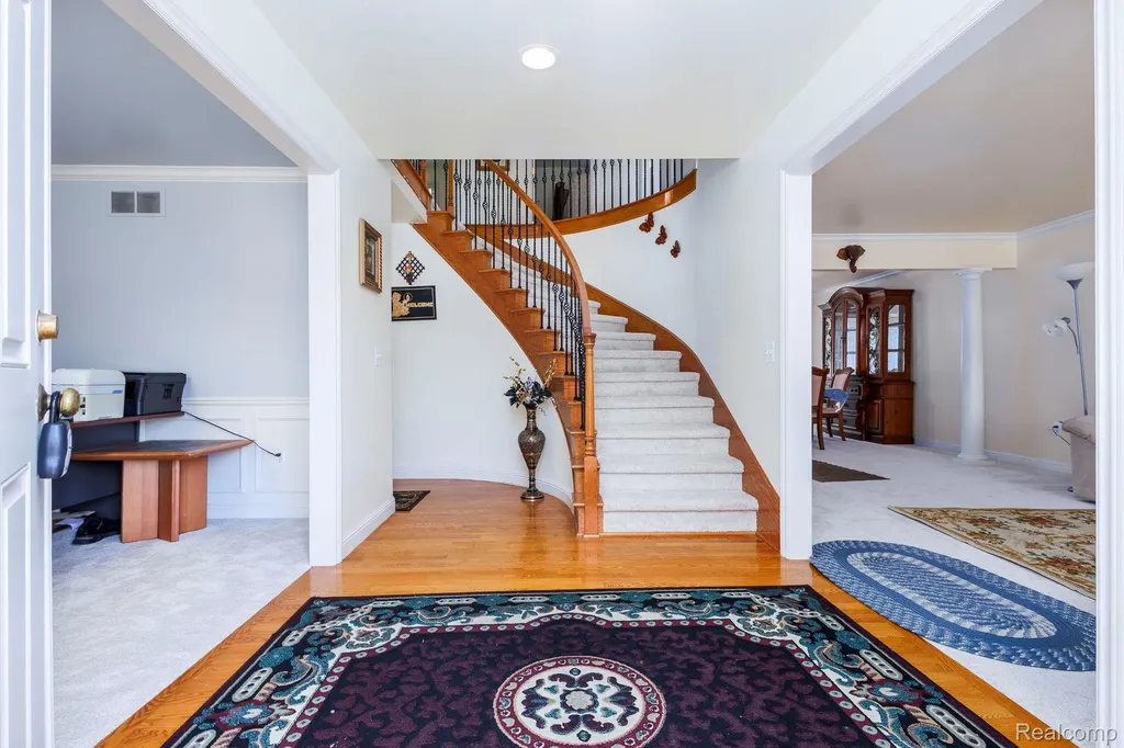 461 Tanner Drive Troy City MI 48085