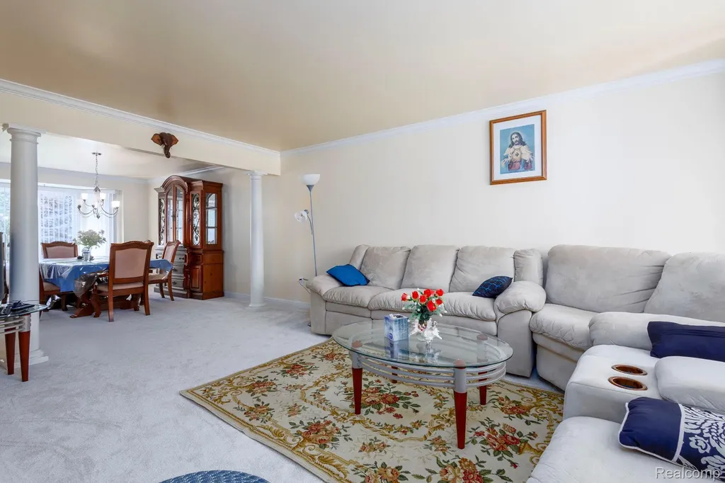 461 Tanner Drive Troy City MI 48085