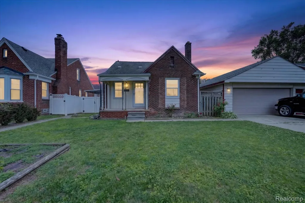 13121 Backus Street Southgate City MI 48195