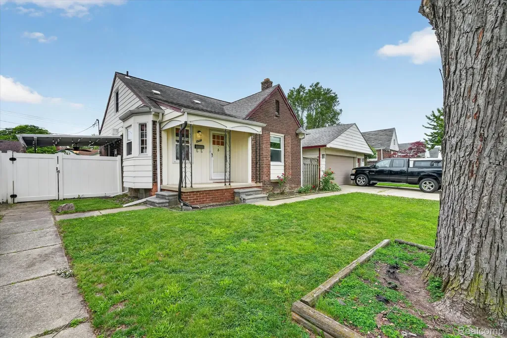 13121 Backus Street Southgate City MI 48195