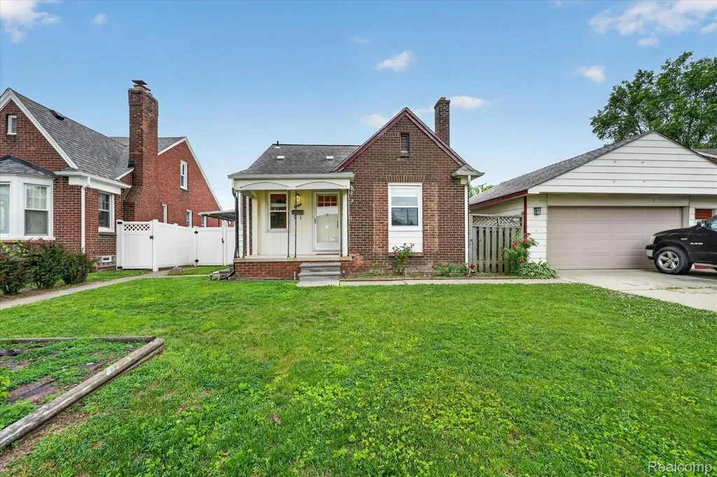 13121 Backus Street Southgate City MI 48195