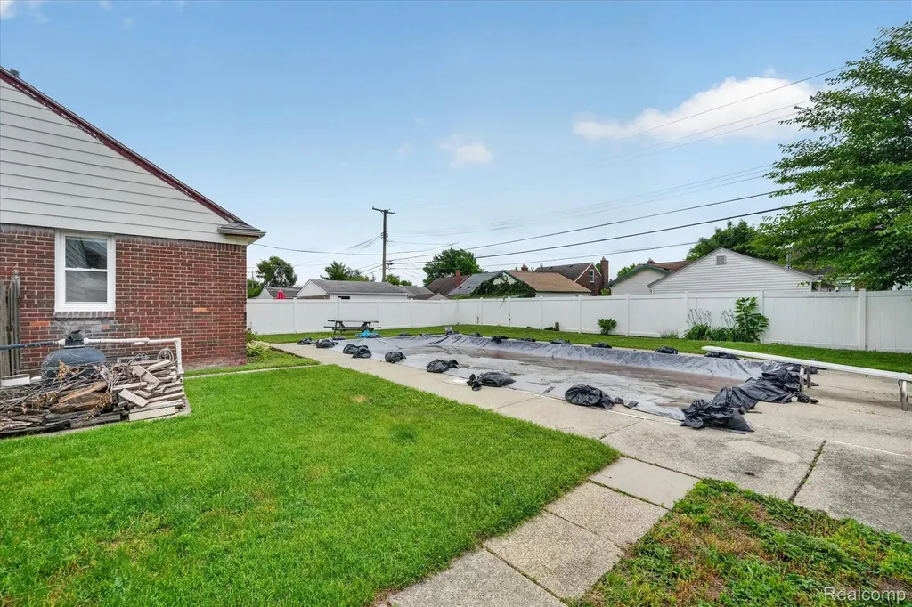 13121 Backus Street Southgate City MI 48195