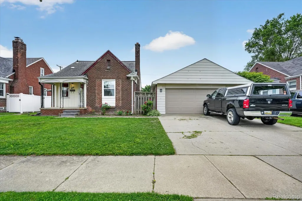 13121 Backus Street Southgate City MI 48195