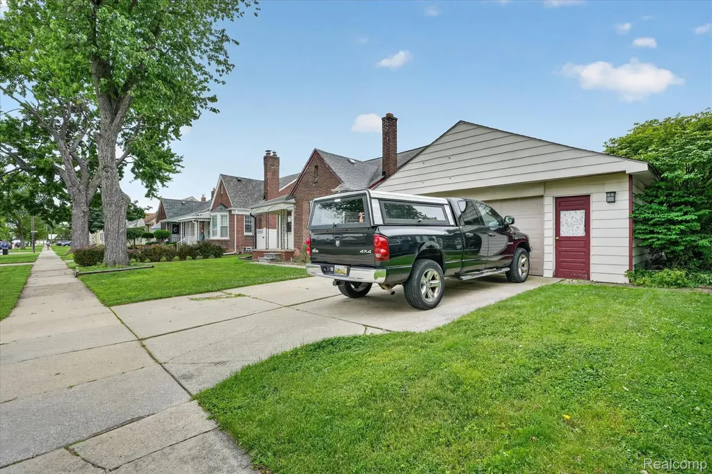 13121 Backus Street Southgate City MI 48195