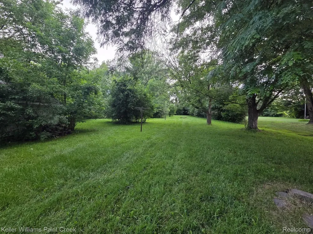 2051 Orpington Drive Troy City MI 48083