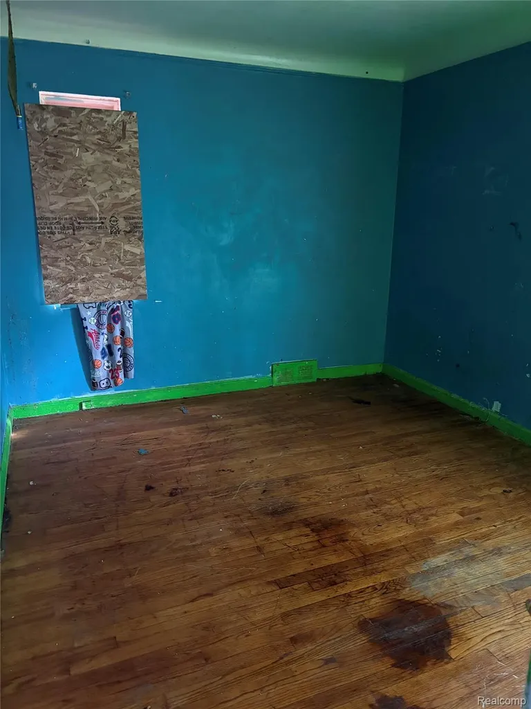 11316 College Street Detroit City MI 48205