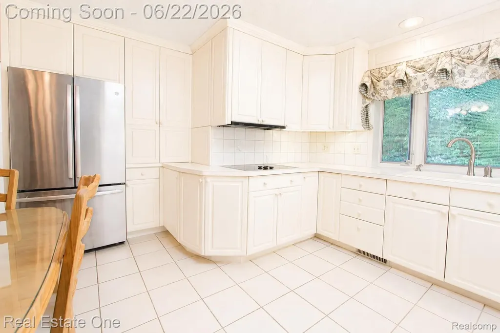28383 W Greenmeadow Circle Farmington Hills City MI 48334