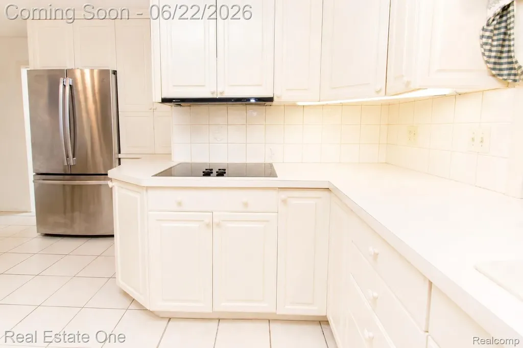 28383 W Greenmeadow Circle Farmington Hills City MI 48334