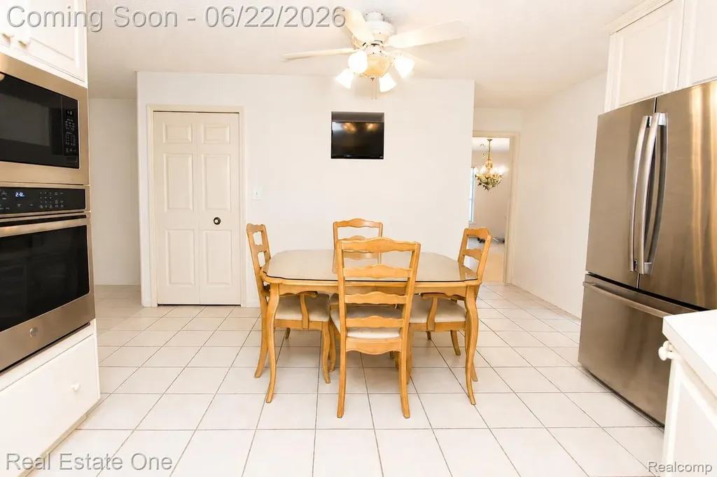 28383 W Greenmeadow Circle Farmington Hills City MI 48334