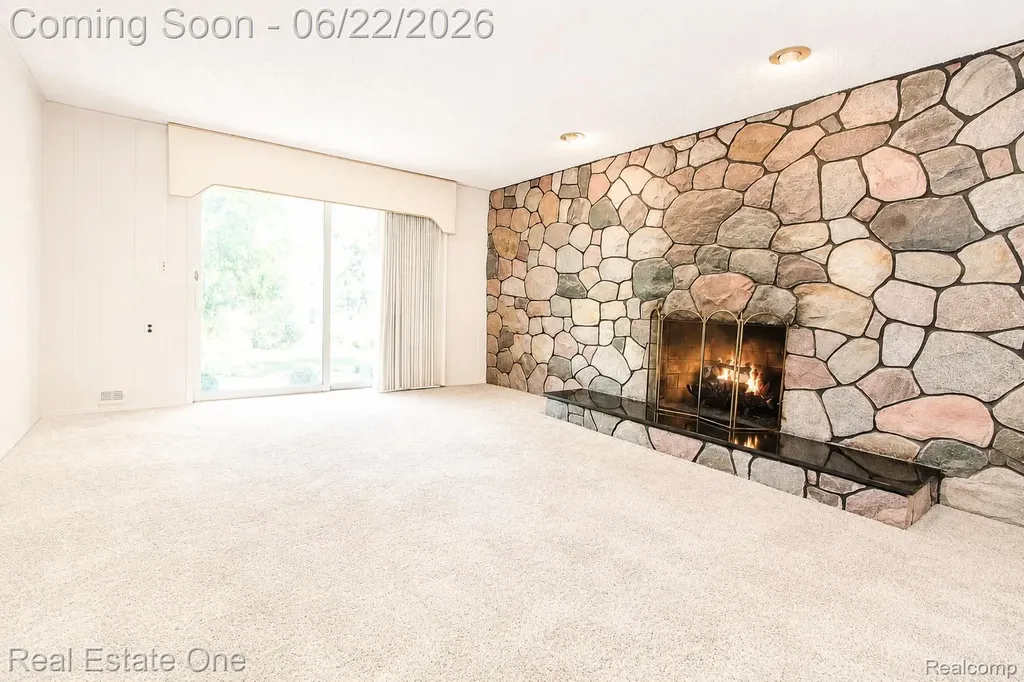28383 W Greenmeadow Circle Farmington Hills City MI 48334