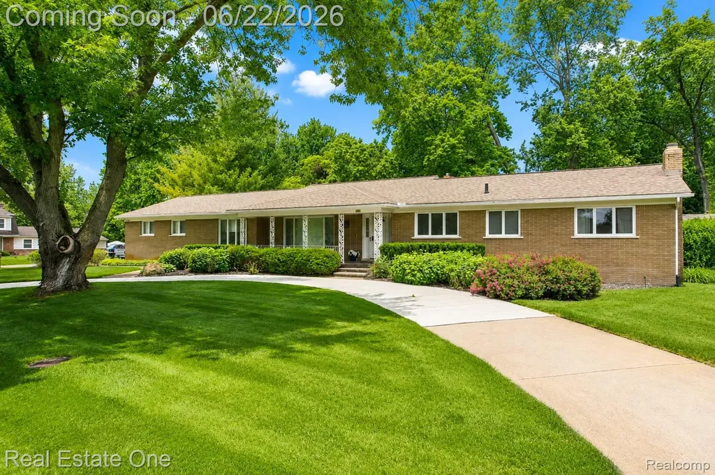 28383 W Greenmeadow Circle Farmington Hills City MI 48334