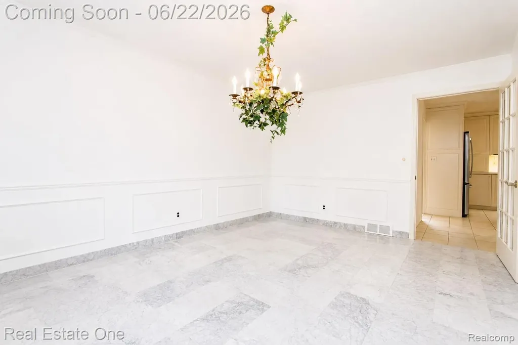 28383 W Greenmeadow Circle Farmington Hills City MI 48334