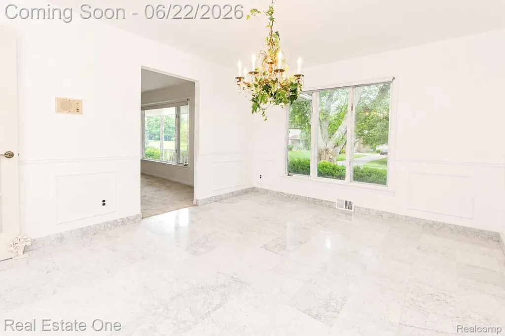 28383 W Greenmeadow Circle Farmington Hills City MI 48334