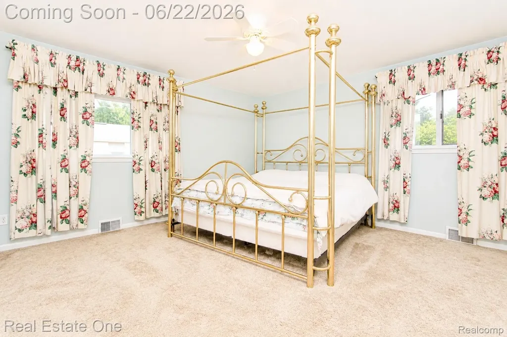 28383 W Greenmeadow Circle Farmington Hills City MI 48334