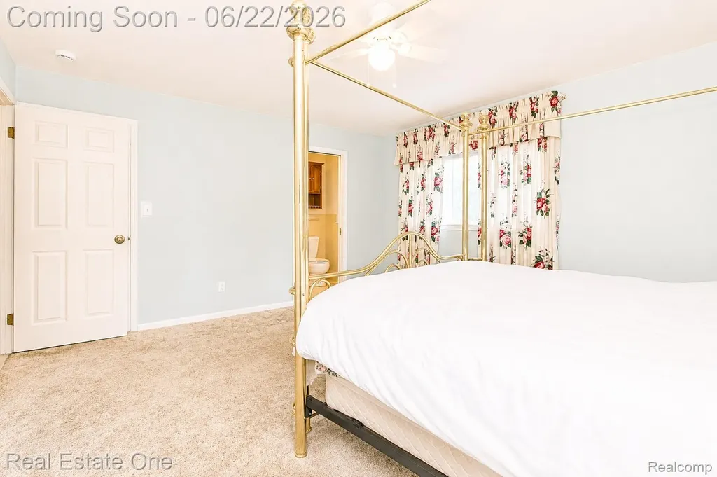 28383 W Greenmeadow Circle Farmington Hills City MI 48334