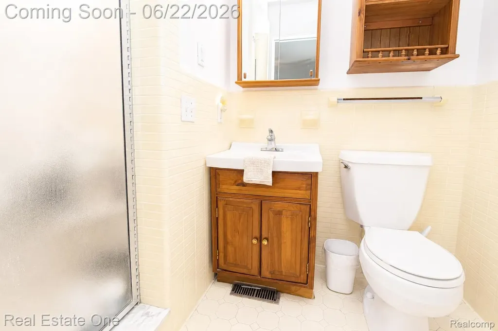 28383 W Greenmeadow Circle Farmington Hills City MI 48334