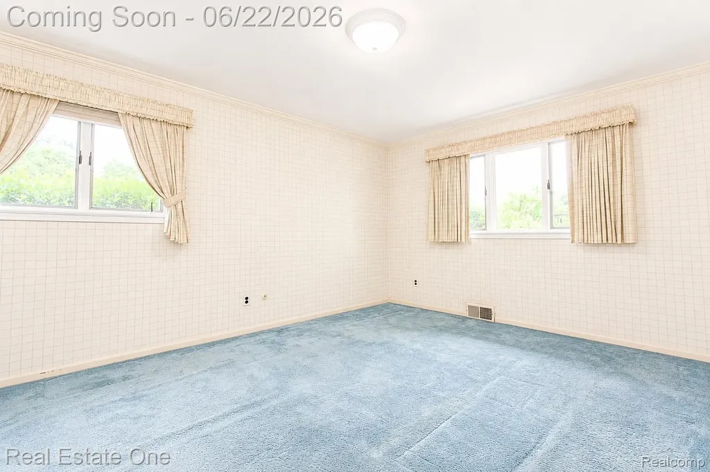28383 W Greenmeadow Circle Farmington Hills City MI 48334