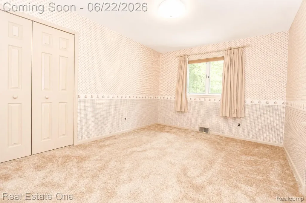 28383 W Greenmeadow Circle Farmington Hills City MI 48334