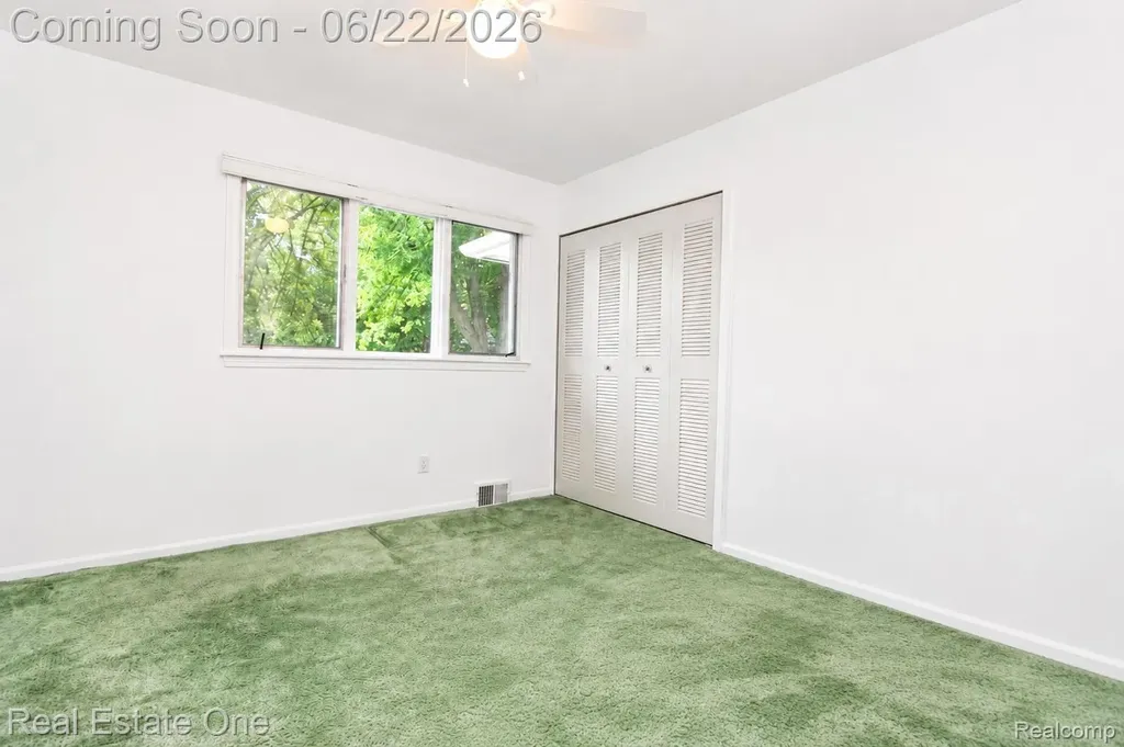 28383 W Greenmeadow Circle Farmington Hills City MI 48334