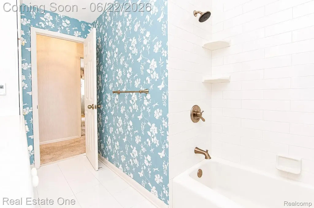 28383 W Greenmeadow Circle Farmington Hills City MI 48334