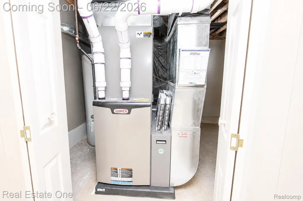 28383 W Greenmeadow Circle Farmington Hills City MI 48334
