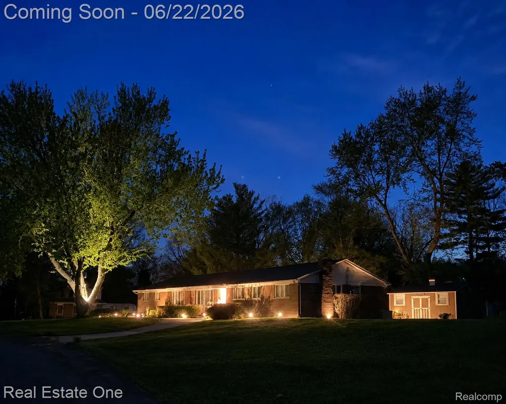 28383 W Greenmeadow Circle Farmington Hills City MI 48334