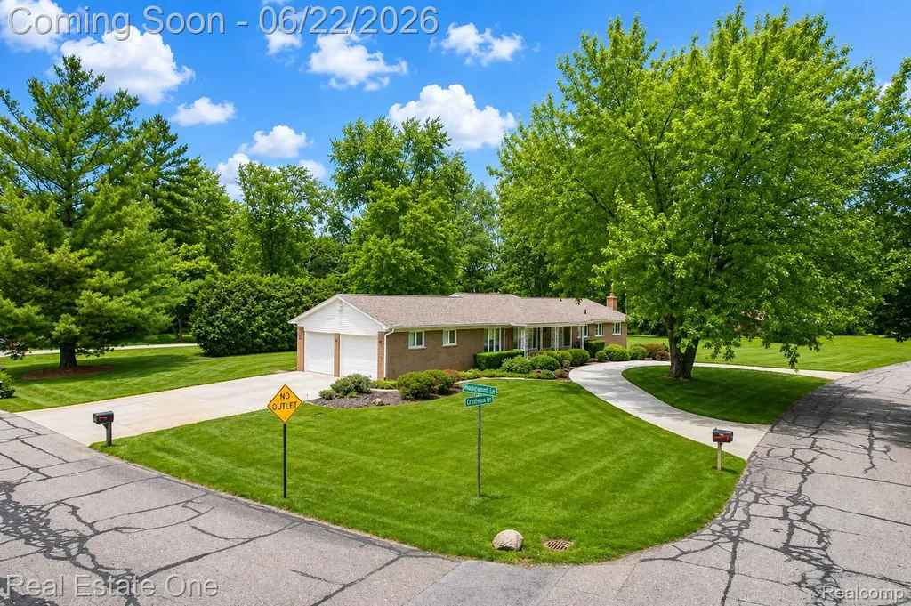 28383 W Greenmeadow Circle Farmington Hills City MI 48334