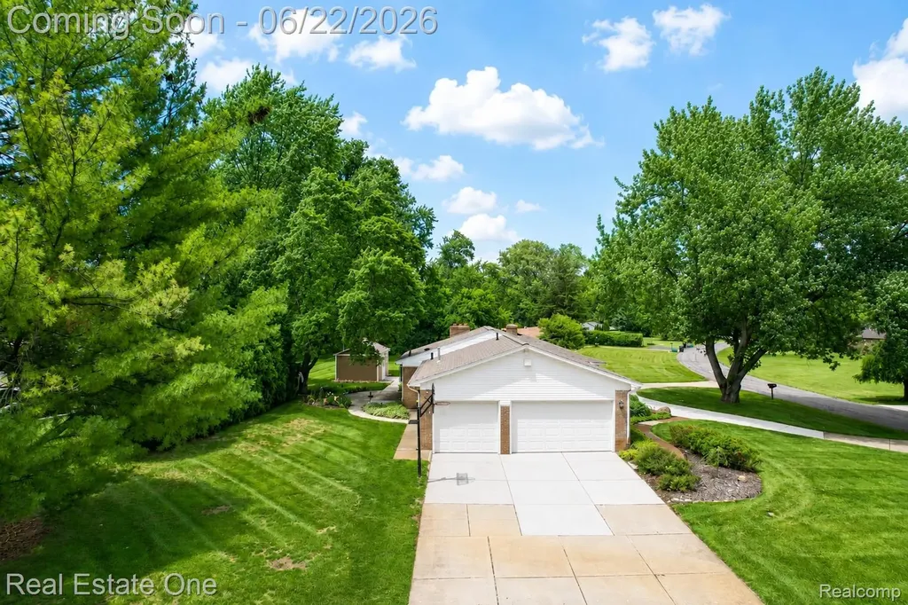28383 W Greenmeadow Circle Farmington Hills City MI 48334