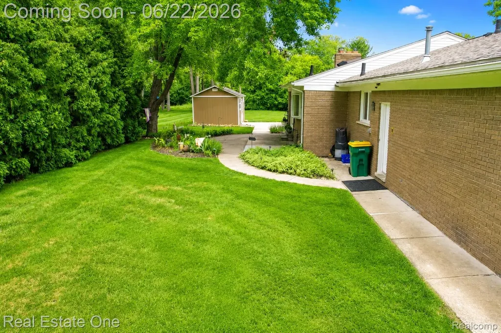 28383 W Greenmeadow Circle Farmington Hills City MI 48334