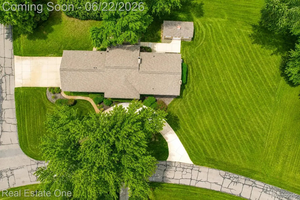 28383 W Greenmeadow Circle Farmington Hills City MI 48334