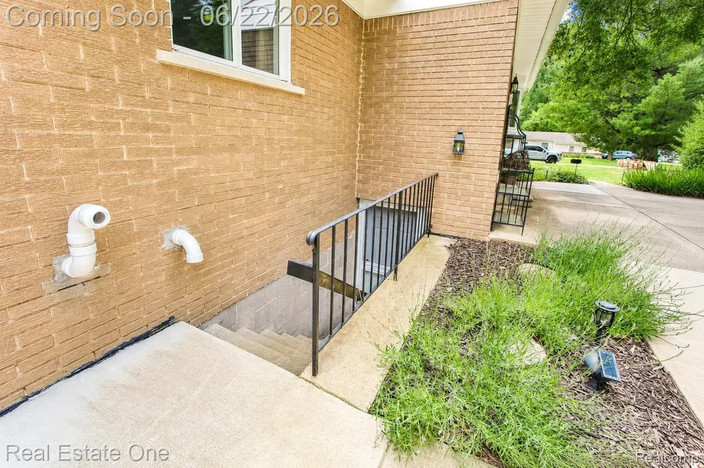 28383 W Greenmeadow Circle Farmington Hills City MI 48334