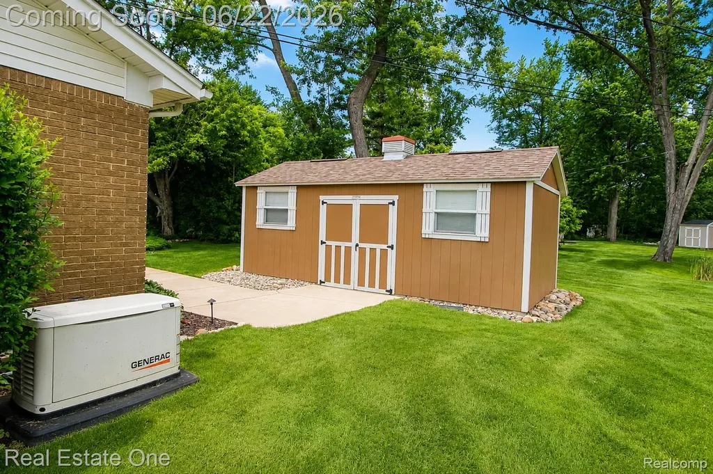 28383 W Greenmeadow Circle Farmington Hills City MI 48334