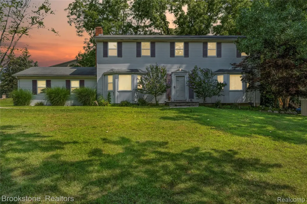 5652 Tequesta Drive West Bloomfield Charter Township MI 48323