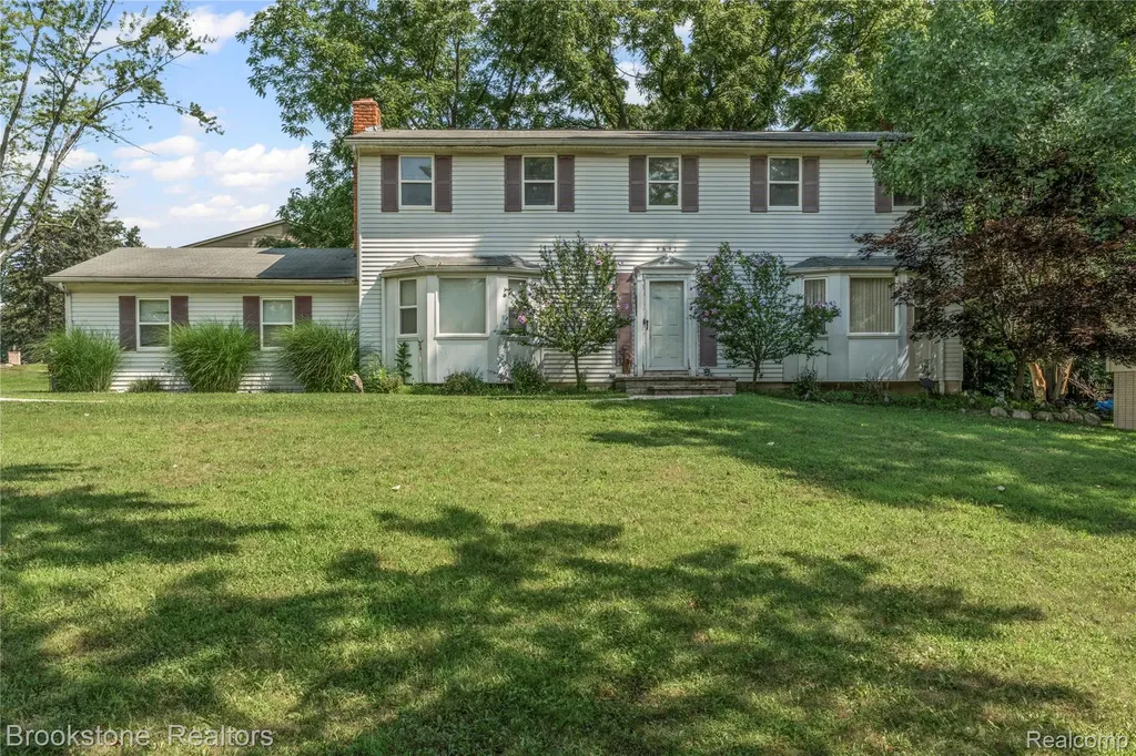 5652 Tequesta Drive West Bloomfield Charter Township MI 48323