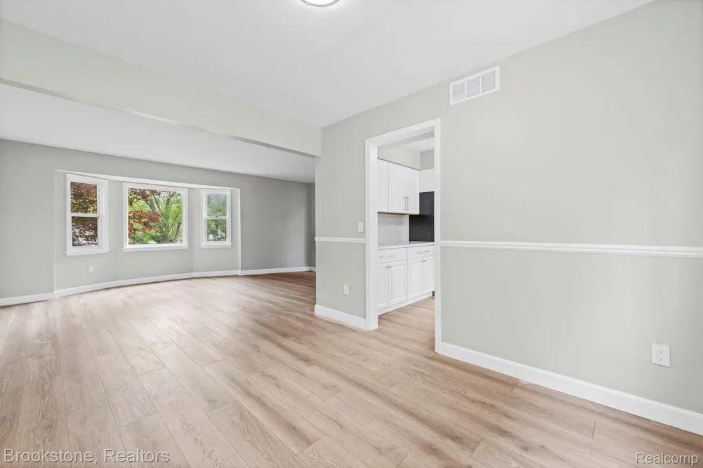 5652 Tequesta Drive West Bloomfield Charter Township MI 48323