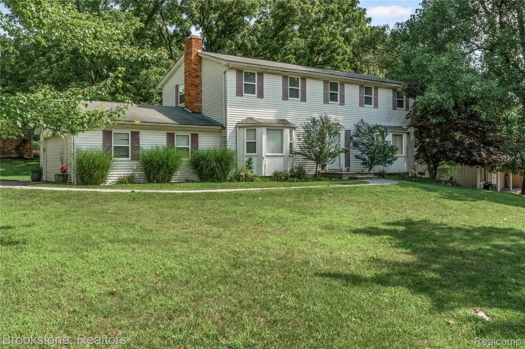5652 Tequesta Drive West Bloomfield Charter Township MI 48323