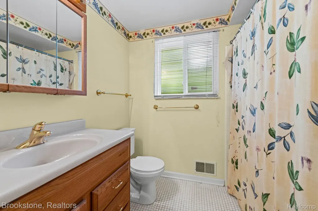 5652 Tequesta Drive West Bloomfield Charter Township MI 48323