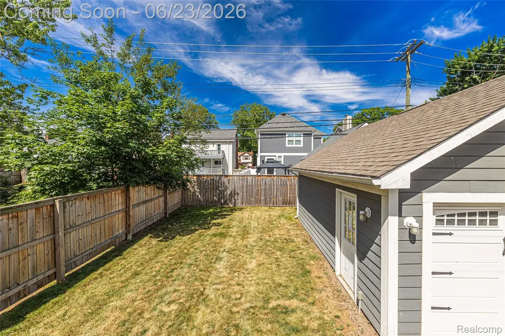 818 Mohawk Avenue Royal Oak City MI 48067