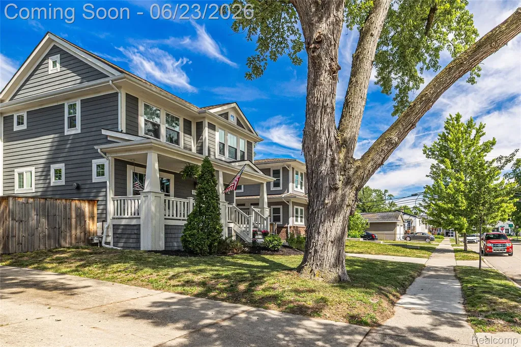 818 Mohawk Avenue Royal Oak City MI 48067