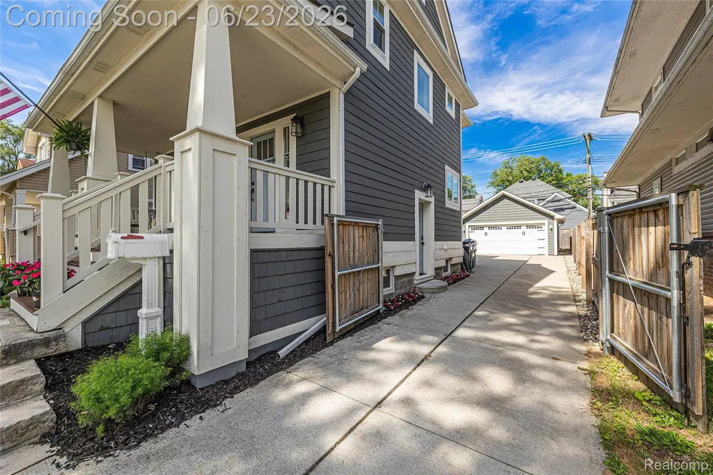 818 Mohawk Avenue Royal Oak City MI 48067