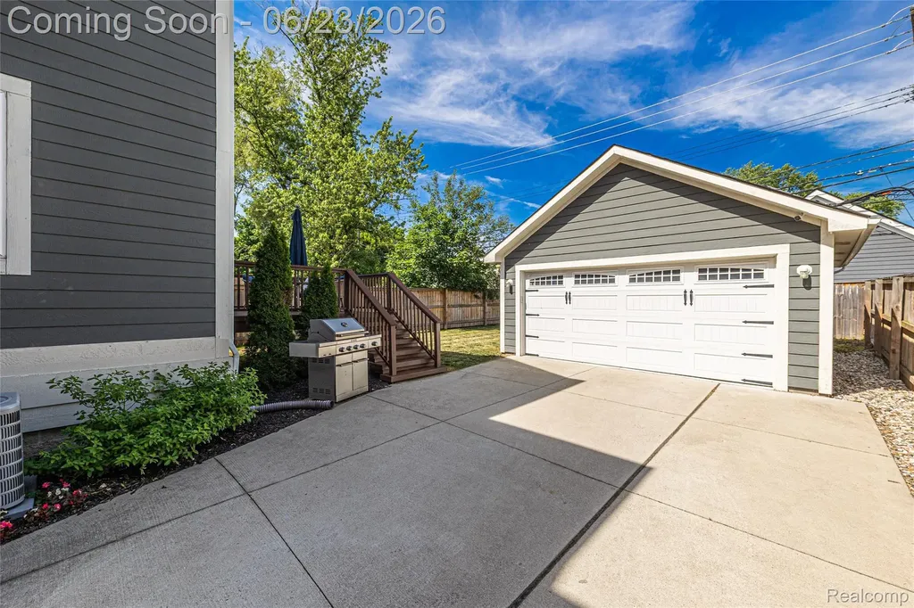 818 Mohawk Avenue Royal Oak City MI 48067