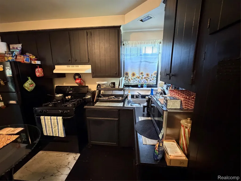 10071 Vaughan Street Detroit City MI 48228