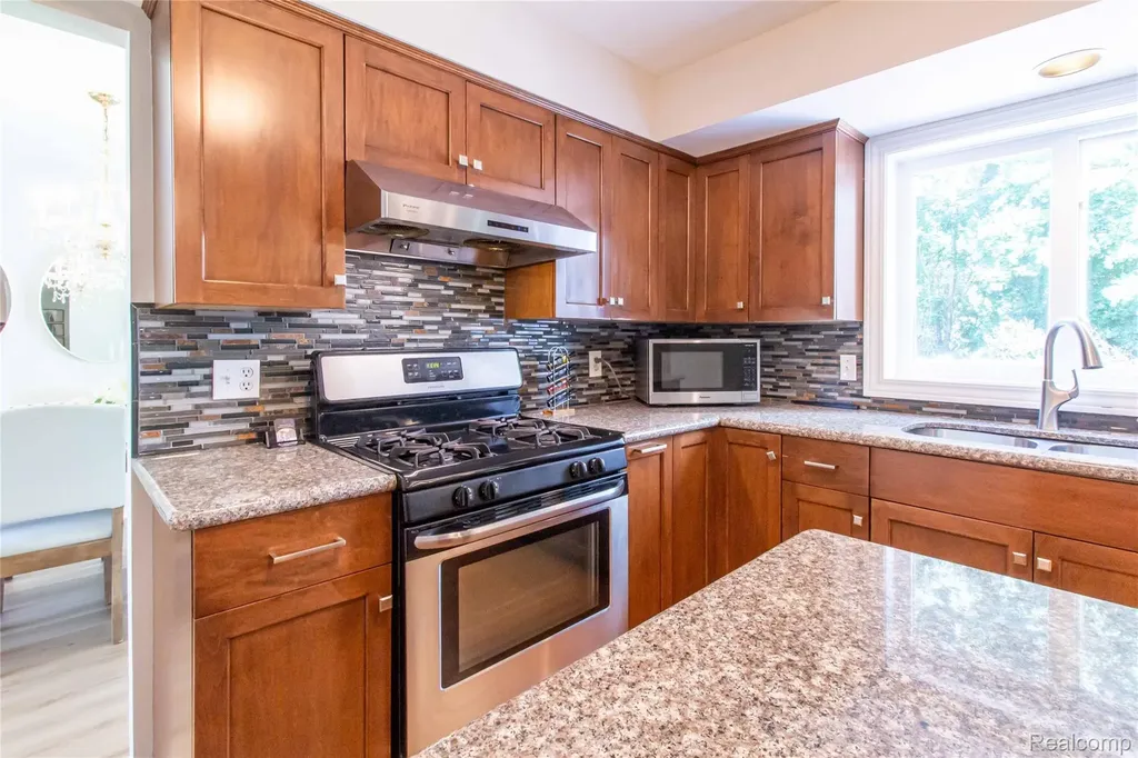 1880 Poppleton Drive West Bloomfield Charter Township MI 48324
