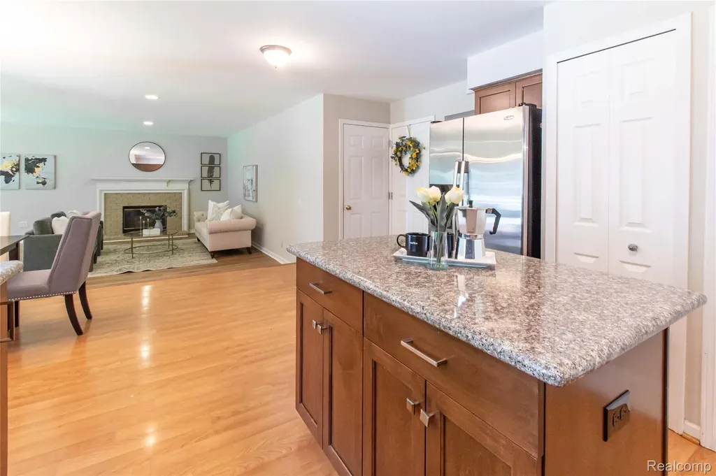 1880 Poppleton Drive West Bloomfield Charter Township MI 48324
