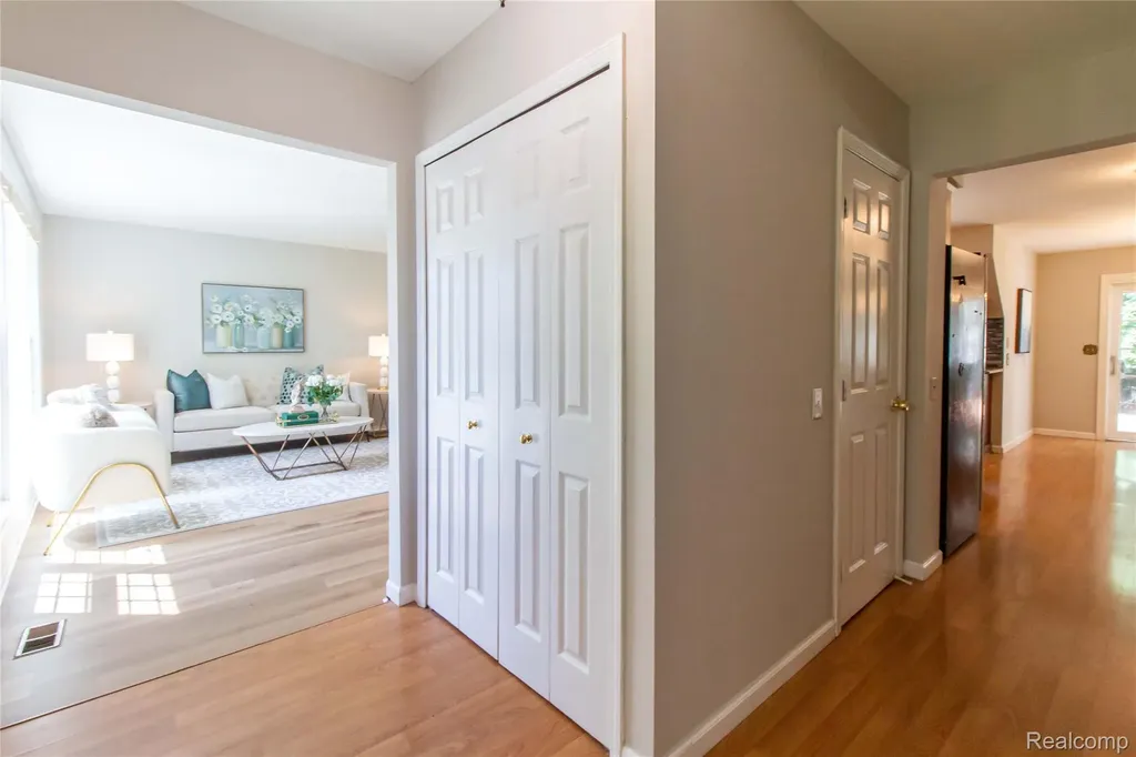 1880 Poppleton Drive West Bloomfield Charter Township MI 48324